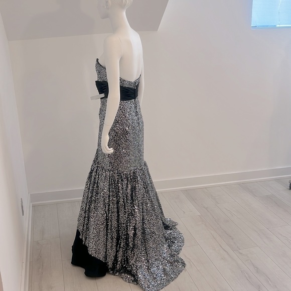 FLIRT MAGGIE SOTTERO SAMPLE SALE Size 10 Silver Sequin Black Satin NWT - Picture 4 of 9